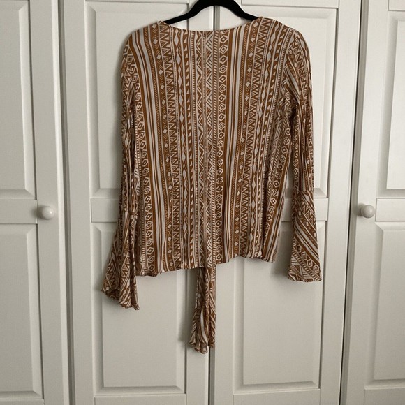 Wishlist Apparel Womans Small Boho Rayon Blouse Pullover Style Twist Knot Front - Picture 6 of 8